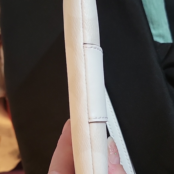 COACH white and gold wristlet - Picture 6 of 11